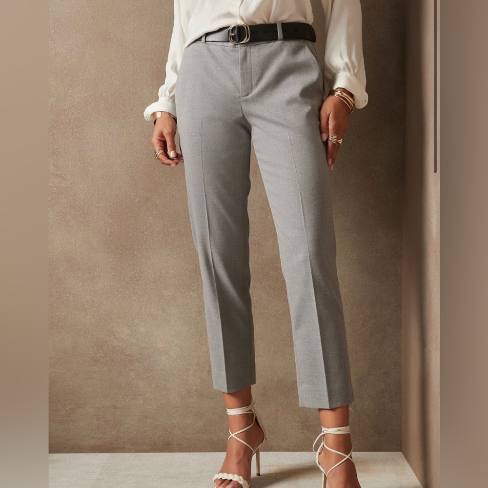 NWT. Banana Republic Avery Pant. Size 6P. Gray.